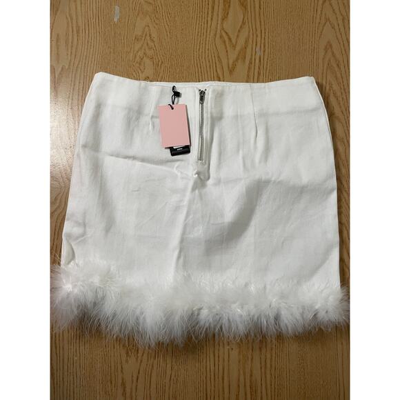 New Womens Prettylittlething Denim Skirt Feather Trim White size 2-4 Waist 14.5” - Picture 2 of 3
